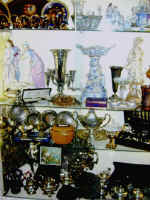 auction_group_2_red.jpg (64168 bytes)