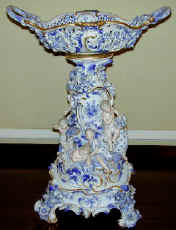 china_meissen_large_compote_on_stand_red.jpg (35308 bytes)