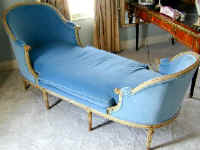 furn_daybed_tete_a_tete_red.jpg (22805 bytes)