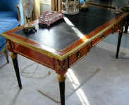 furn_writing_desk_french_marquetry_red.jpg (53800 bytes)