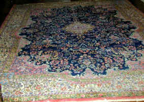 rug_sarouk_blue_red.jpg (77337 bytes)