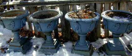 urns_4_jenny_lind_red.jpg (35161 bytes)