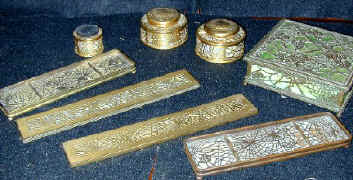 vertu_tiffany_bronze_desk_items_red.jpg (53781 bytes)